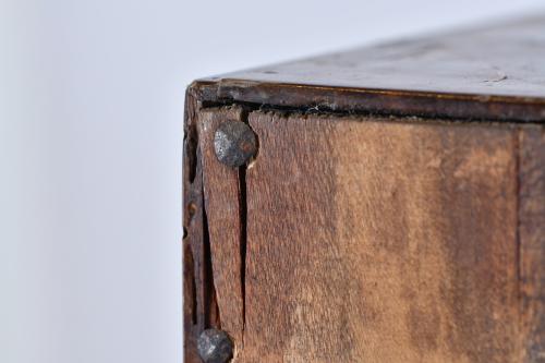 Canterano con marquetería catalan, siglo XIX.
