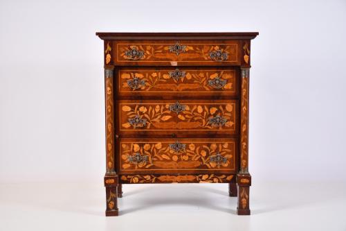 Small Dutch chest of drawers, 20th century.