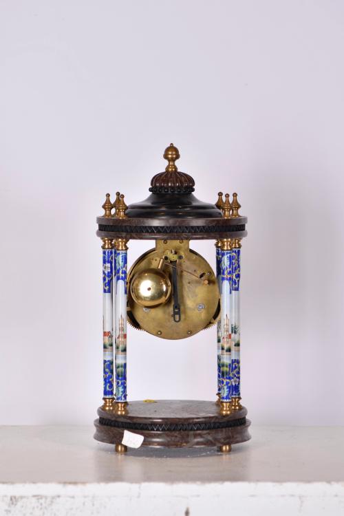 SIGUIENDO MODELOS VIENESES, reloj esmalte.