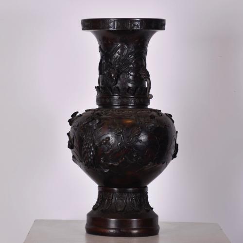 Pair of Chinese vases, early 20th century.