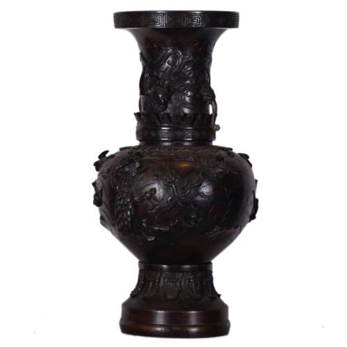 Pair of Chinese vases, early 20th century.