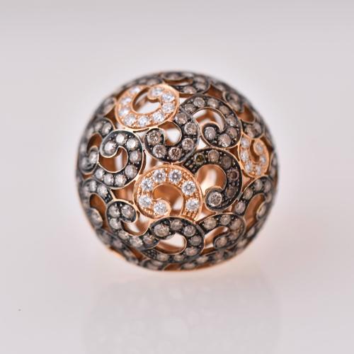 Bombée-like ring