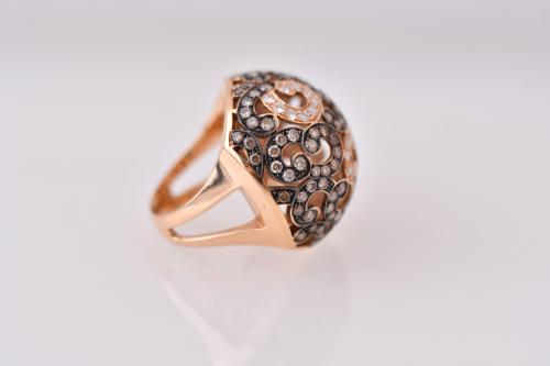 Bombée-like ring