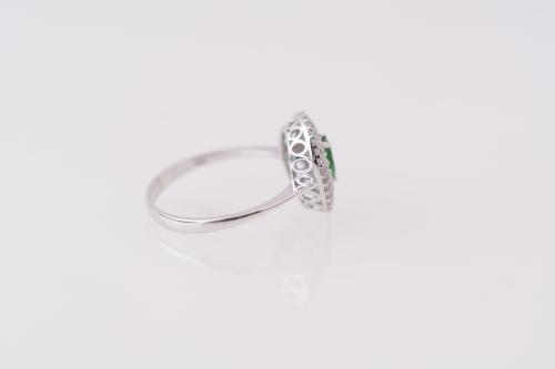 Rosette ring with emerald and diamonds