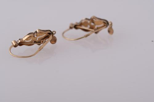 Elizabethan earrings, late 19th century.