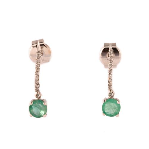 Pendientes colgantes largos con esmeraldas.