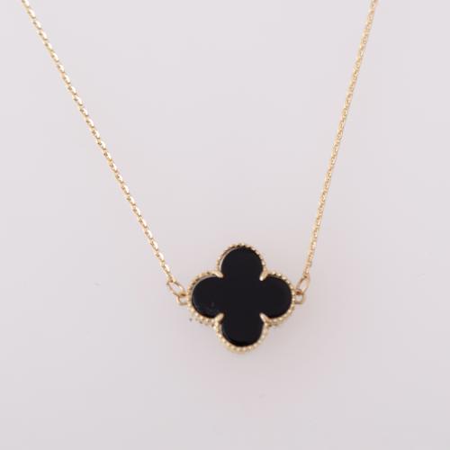 Clover-shaped necklace