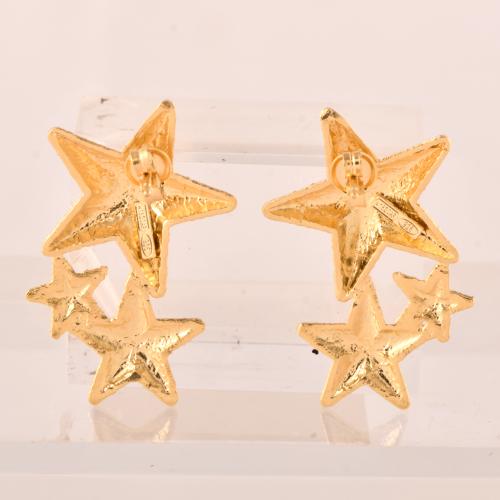 Pendientes en forma de estrellas.