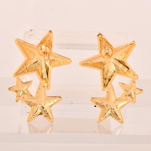 Pendientes en forma de estrellas.