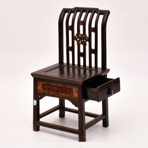 ESCUELA CHINA, DINASTÍA QING, SIGLO XIX. Silla baja