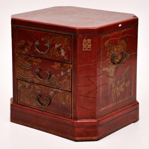 ESCUELA CHINA, DINASTÍA QING, SIGLO XIX. Pareja de cómodas