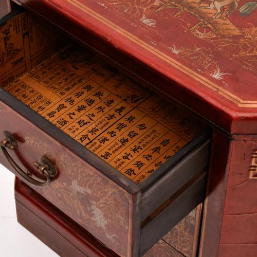 ESCUELA CHINA, DINASTÍA QING, SIGLO XIX. Pareja de cómodas