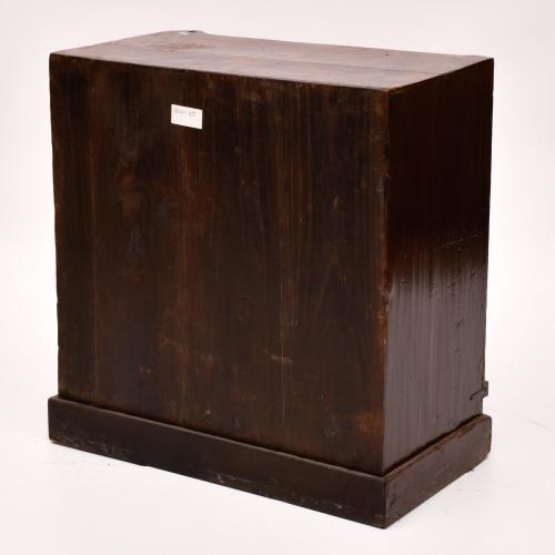 ESCUELA CHINA, DINASTÍA QING, SIGLO XIX. Pequeño cabinet