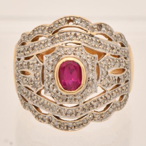 Anillo estilo art déco con rubí central y diamantes.