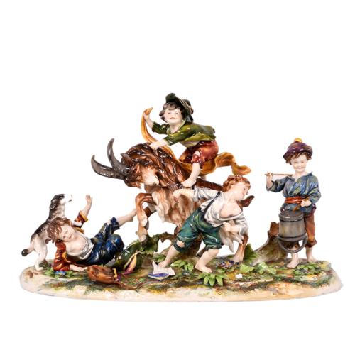 ESCUELA ITALIANA , PRIMERA MITAD SIGLO XX. MANUFACTURA CAPODIMONTE, grupo de porcelana