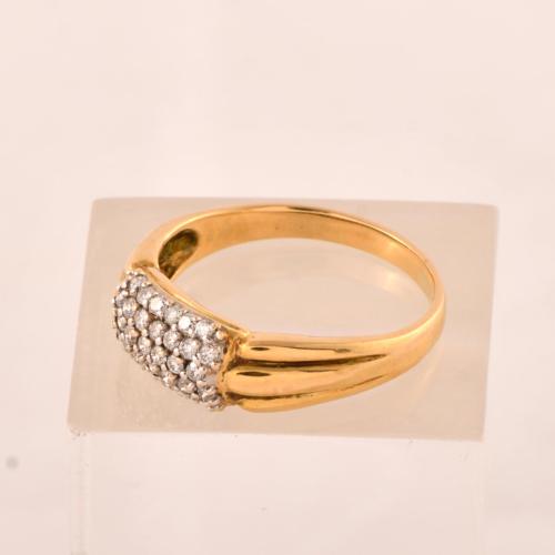 Anillo años 60 tipo sello con diamantes.