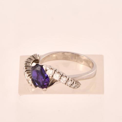 Ring with amethyst and diamonds.