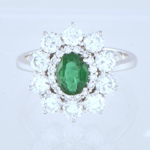 Sortija rosetón de diamantes y esmeralda