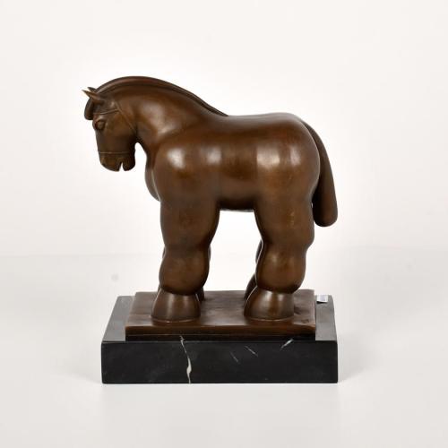 SIGUIENDO MODELOS DE FERNANDO BOTERO, "Caballo"