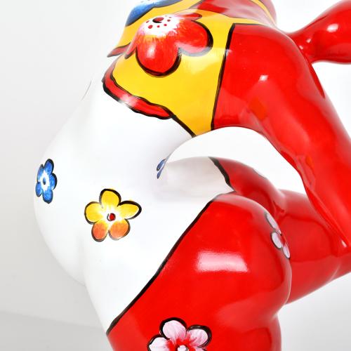 SIGUIENDO MODELOS DE NIKKI SAINT-PHALLE, bailarina