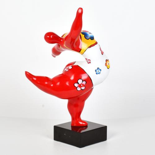 SIGUIENDO MODELOS DE NIKKI SAINT-PHALLE, bailarina