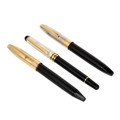 Lote de dos plumas y boligrafo.