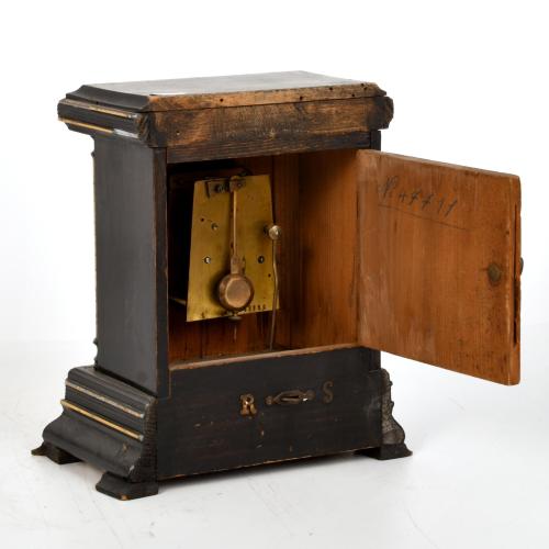 Set of two table clocks