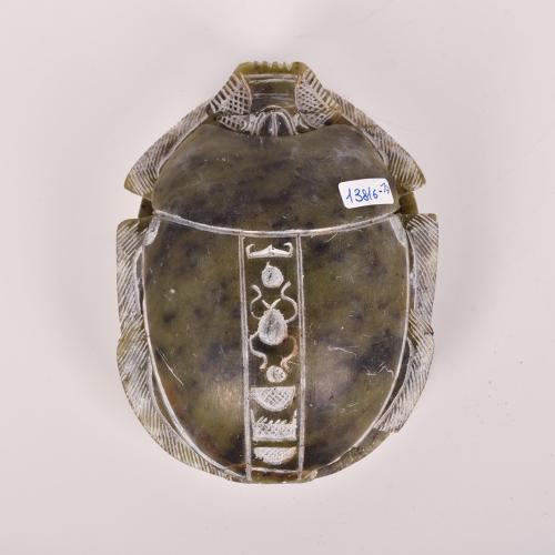 SIGUIENDO MODELOS DEL IMPERIO EGIPCIO, amuleto de escarabaj