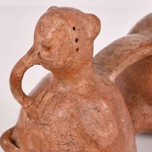 SIGUIENDO MODELOS PRECOLOMBINOS, vasija con silbato, siglo 