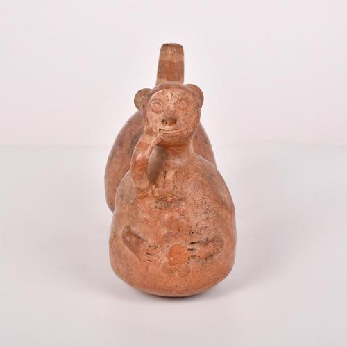 SIGUIENDO MODELOS PRECOLOMBINOS, vasija con silbato, siglo 