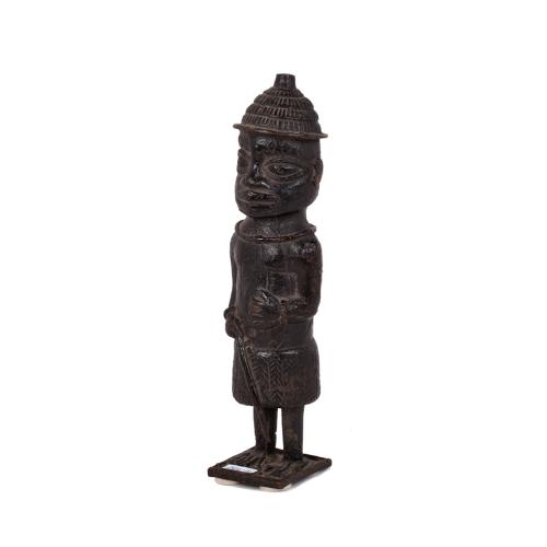 ESCUELA AFRICANA, SIGLO XX.   Figura de un embajador de Benin