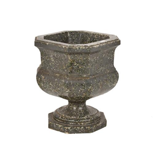 Copa jardinera estilo neoclásico, siglo XX.