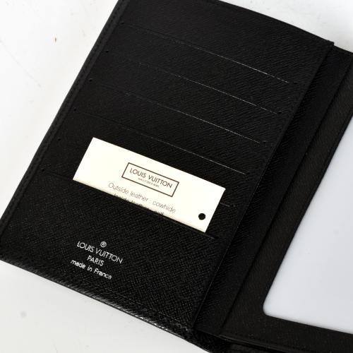 LOUIS VUITTON. Porta targertas