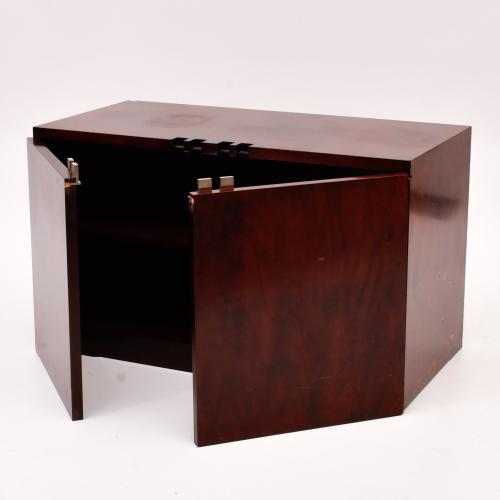 JAUME TRESSERRA (BARCELONA, 1943) Mueble auxiliar "Hotel Ar