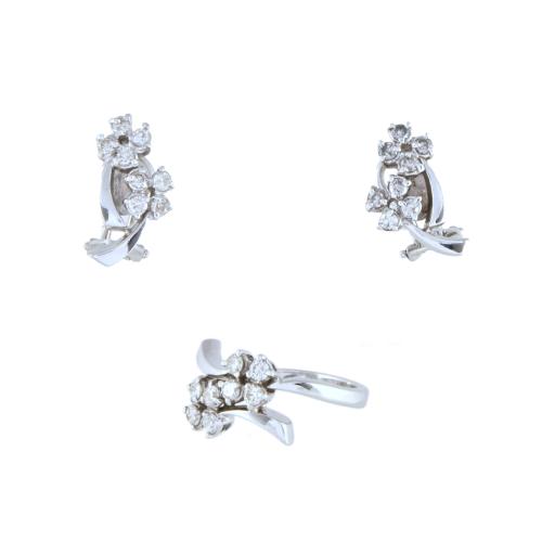 Conjunto de pendientes y anillo en forma floral de los años 50 con diamantes.