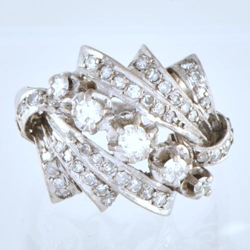 Anillo años 50 con diamantes.