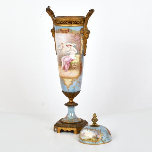 SIGUIENDO MODELOS DE SEVRES, Jarrón, siglo XX