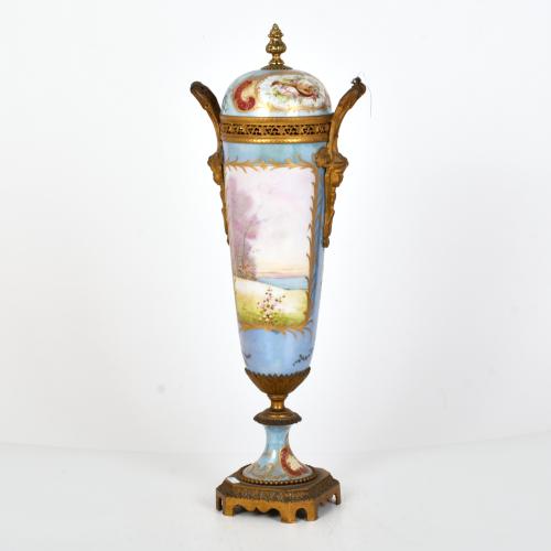 SIGUIENDO MODELOS DE SEVRES, Jarrón, siglo XX