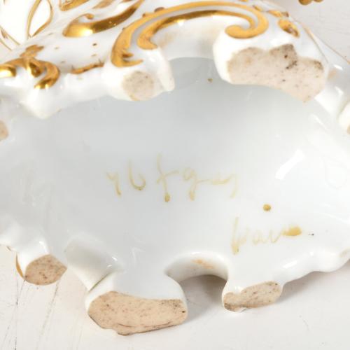 ESCUELA FRANCESA, SIGLO XX. Pareja de jarrones, estilo Loui