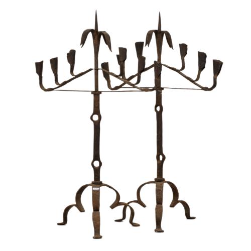 Candeabros, en estilo vernacular