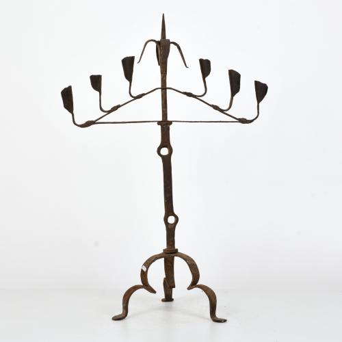 Candeabros, en estilo vernacular