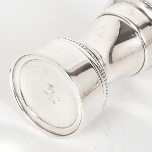 Juego de dos pimenteros y ocho saleros, estilo Victoriano