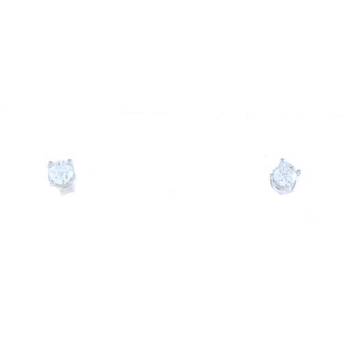 Pendientes dormilonas de diamantes.