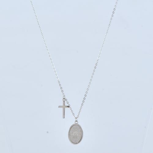 Collar con dos colgantes uno con imágen de la virgen y otro