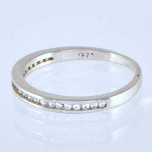 Media alianza de circonitas en carril.