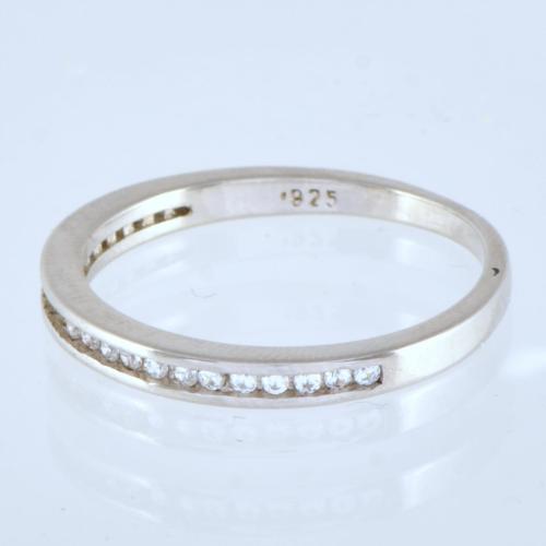 Media alianza de circonitas en carril.