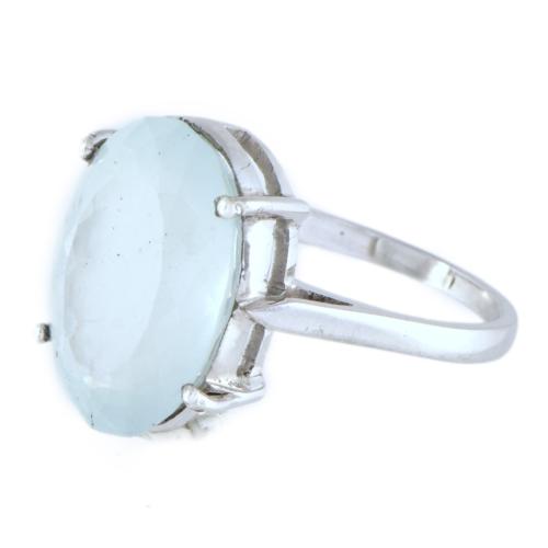 Anillo con aguamarina.