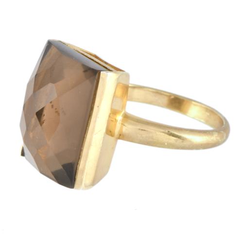 Anillo con cuarzo fumé.