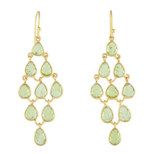 Pendientes racimo con peridotos en forma de hoja.