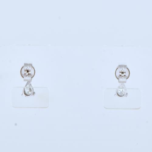 Pendientes con diamantes.